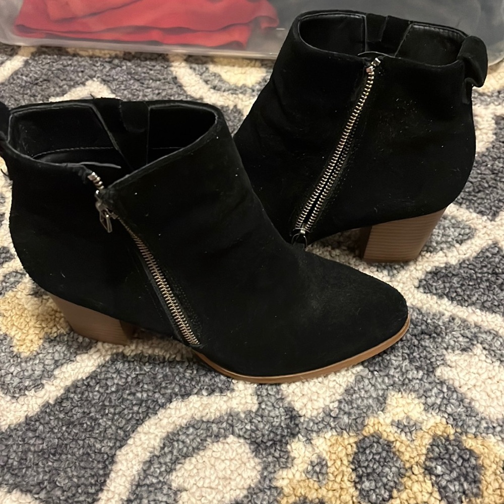 Susina Black Booties Size-8